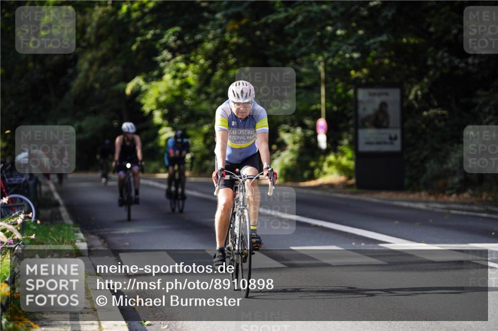 14.09.2025 - Stadtparktriathlon Michael Burmester http://msf.ph/oto/8910898 14.09.2025 10:56:24 Radfahren 645, 756, 760, 802, 888 meine-sportfotos.de