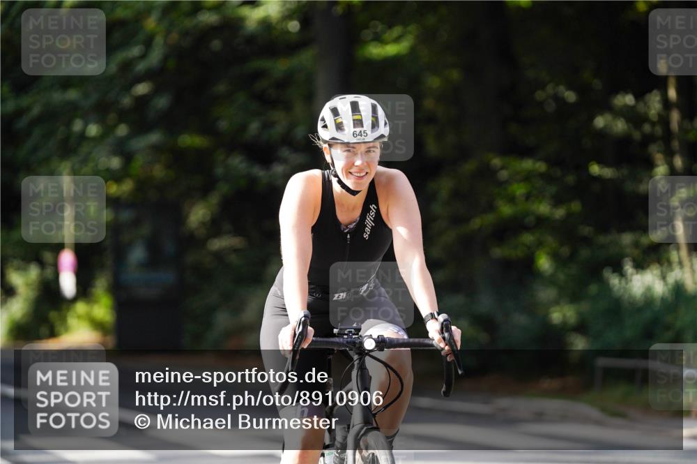 14.09.2025 - Stadtparktriathlon Michael Burmester http://msf.ph/oto/8910906 14.09.2025 10:56:28 Radfahren 645, 756, 763, 778, 802, 803, 888 meine-sportfotos.de