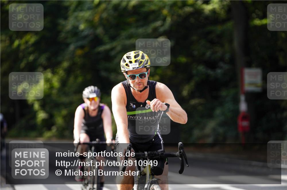 14.09.2025 - Stadtparktriathlon Michael Burmester http://msf.ph/oto/8910949 14.09.2025 10:57:12 Radfahren 626, 754, 782, 850 meine-sportfotos.de