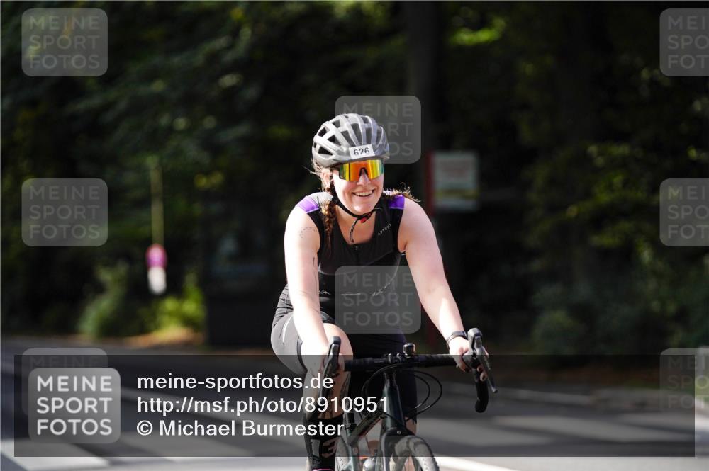 14.09.2025 - Stadtparktriathlon Michael Burmester http://msf.ph/oto/8910951 14.09.2025 10:57:13 Radfahren 626, 754, 782, 850 meine-sportfotos.de