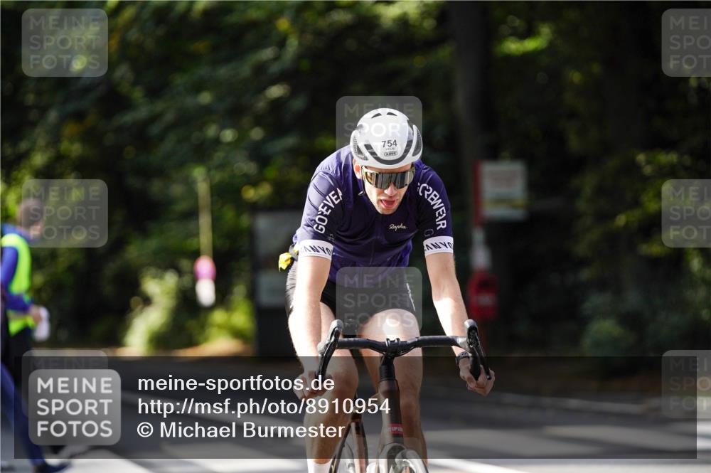 14.09.2025 - Stadtparktriathlon Michael Burmester http://msf.ph/oto/8910954 14.09.2025 10:57:17 Radfahren 626, 754, 850 meine-sportfotos.de