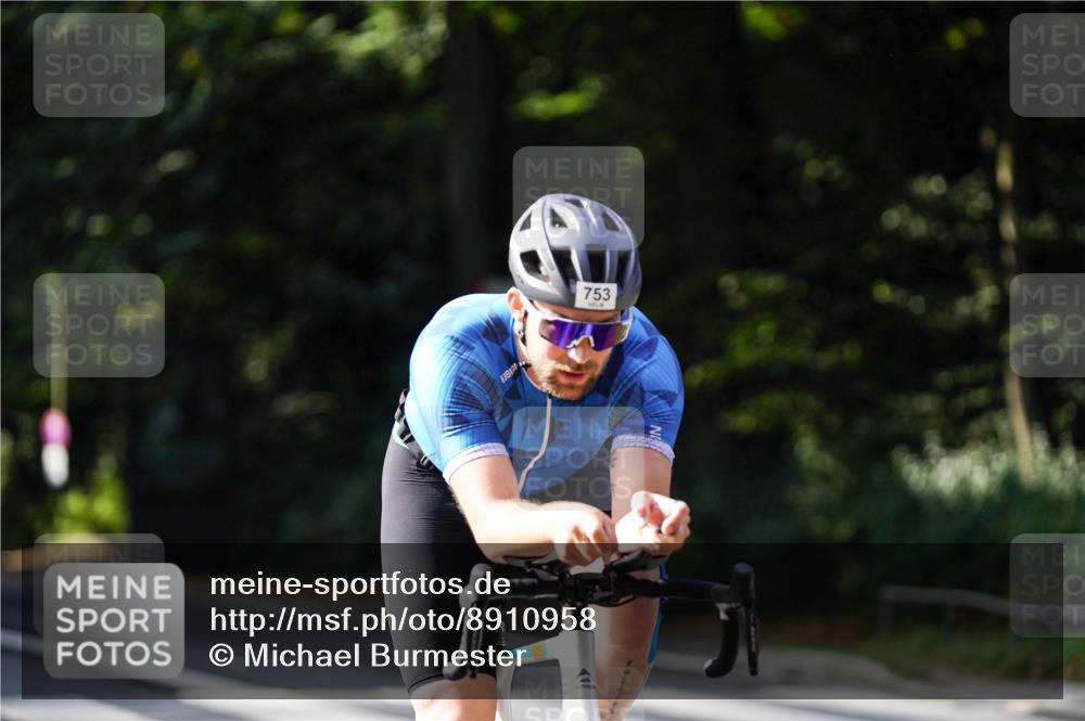 14.09.2025 - Stadtparktriathlon Michael Burmester http://msf.ph/oto/8910958 14.09.2025 10:57:28 Radfahren 638, 753, 827, 867, 905 meine-sportfotos.de