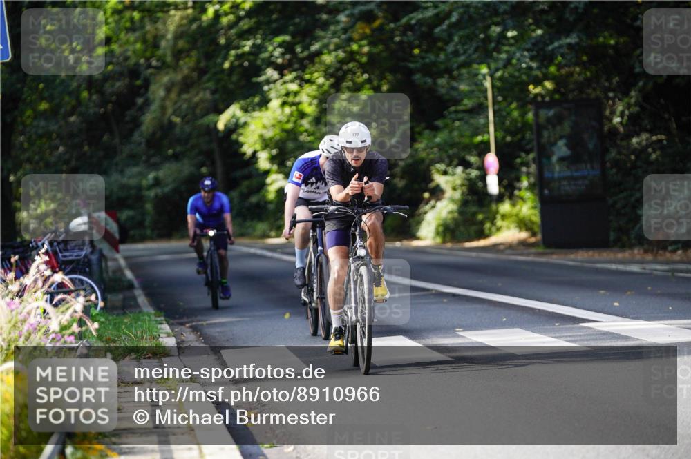 14.09.2025 - Stadtparktriathlon Michael Burmester http://msf.ph/oto/8910966 14.09.2025 10:57:38 Radfahren 638, 744, 777, 833, 867 meine-sportfotos.de