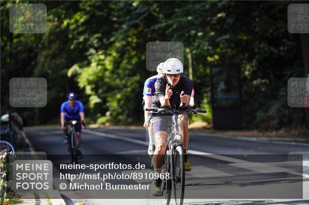 14.09.2025 - Stadtparktriathlon Michael Burmester http://msf.ph/oto/8910968 14.09.2025 10:57:38 Radfahren 638, 744, 777, 833, 867 meine-sportfotos.de