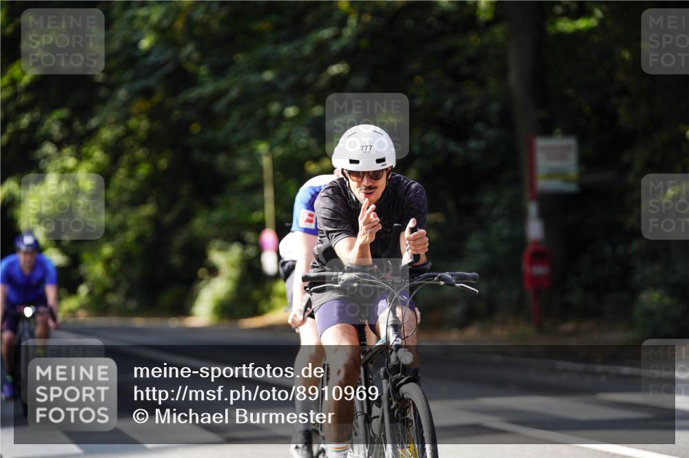 14.09.2025 - Stadtparktriathlon Michael Burmester http://msf.ph/oto/8910969 14.09.2025 10:57:39 Radfahren 638, 744, 777, 833, 867 meine-sportfotos.de