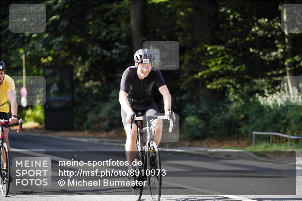 14.09.2025 - Stadtparktriathlon Michael Burmester http://msf.ph/oto/8910973 14.09.2025 10:57:54 Radfahren 637, 737, 816, 836, 841, 853 meine-sportfotos.de