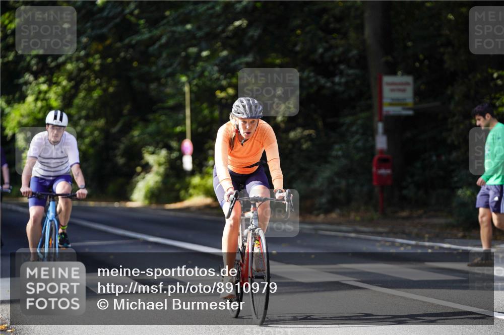14.09.2025 - Stadtparktriathlon Michael Burmester http://msf.ph/oto/8910979 14.09.2025 10:57:59 Radfahren 637, 737, 816, 826, 836, 841, 853 meine-sportfotos.de