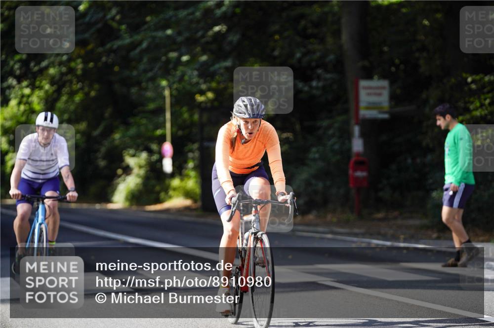14.09.2025 - Stadtparktriathlon Michael Burmester http://msf.ph/oto/8910980 14.09.2025 10:57:59 Radfahren 637, 737, 816, 826, 836, 841, 853 meine-sportfotos.de