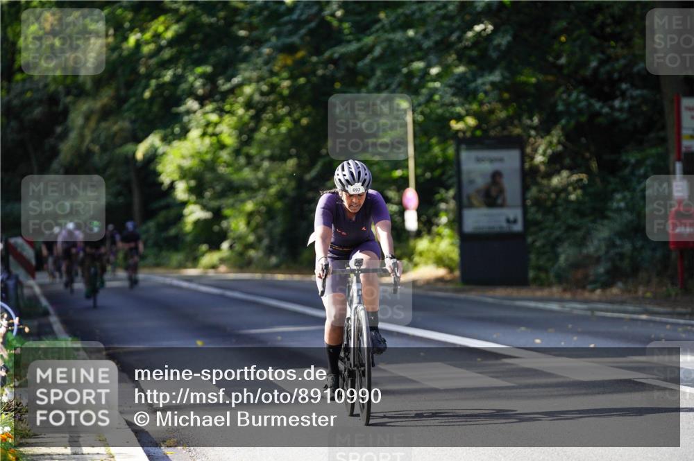 14.09.2025 - Stadtparktriathlon Michael Burmester http://msf.ph/oto/8910990 14.09.2025 10:58:17 Radfahren 692, 835, 846, 898, 919 meine-sportfotos.de
