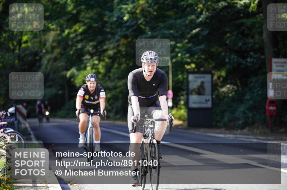 14.09.2025 - Stadtparktriathlon Michael Burmester http://msf.ph/oto/8911040 14.09.2025 10:59:10 Radfahren 683, 739, 759, 882, 886, 920 meine-sportfotos.de