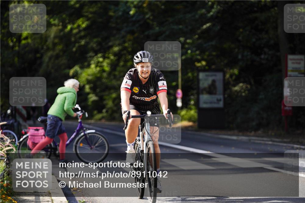 14.09.2025 - Stadtparktriathlon Michael Burmester http://msf.ph/oto/8911042 14.09.2025 10:59:11 Radfahren 683, 739, 759, 882, 886, 920 meine-sportfotos.de