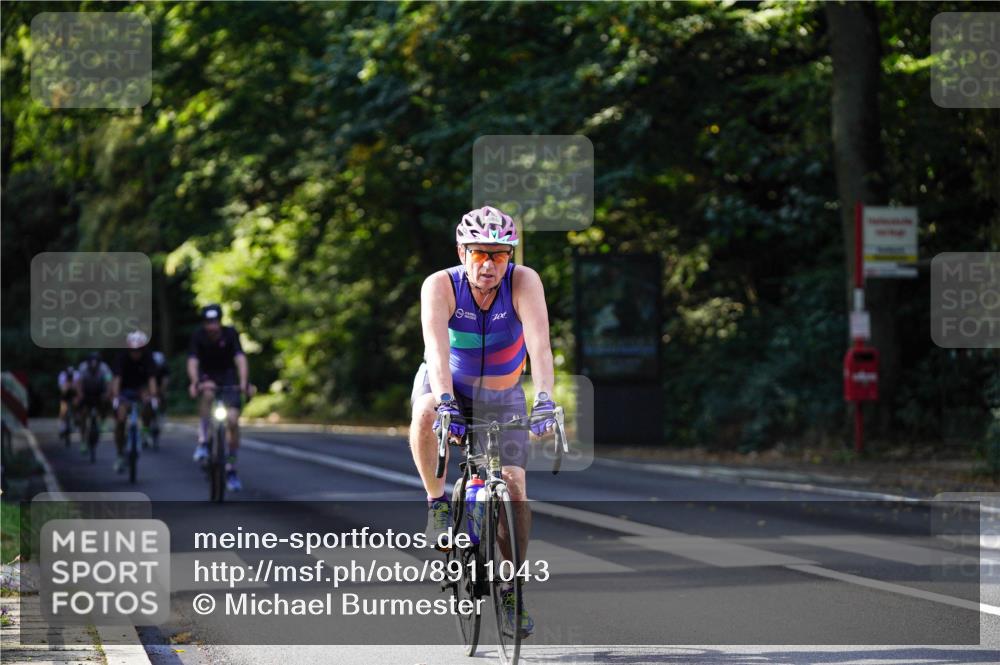 14.09.2025 - Stadtparktriathlon Michael Burmester http://msf.ph/oto/8911043 14.09.2025 10:59:18 Radfahren 683, 748, 752, 775, 800, 813, 886, 889 meine-sportfotos.de