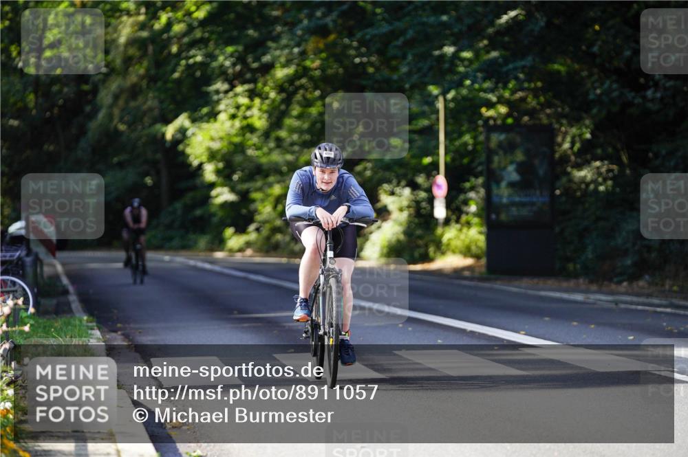 14.09.2025 - Stadtparktriathlon Michael Burmester http://msf.ph/oto/8911057 14.09.2025 10:59:32 Radfahren 698, 785 meine-sportfotos.de