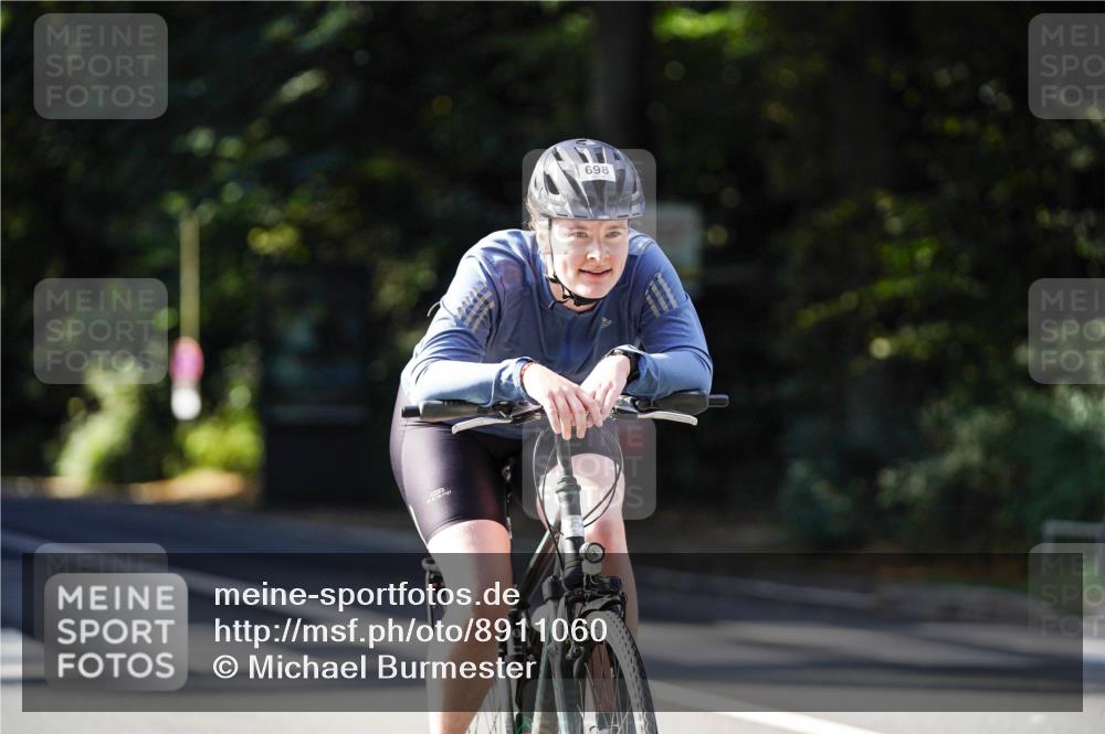 14.09.2025 - Stadtparktriathlon Michael Burmester http://msf.ph/oto/8911060 14.09.2025 10:59:34 Radfahren 698, 785 meine-sportfotos.de