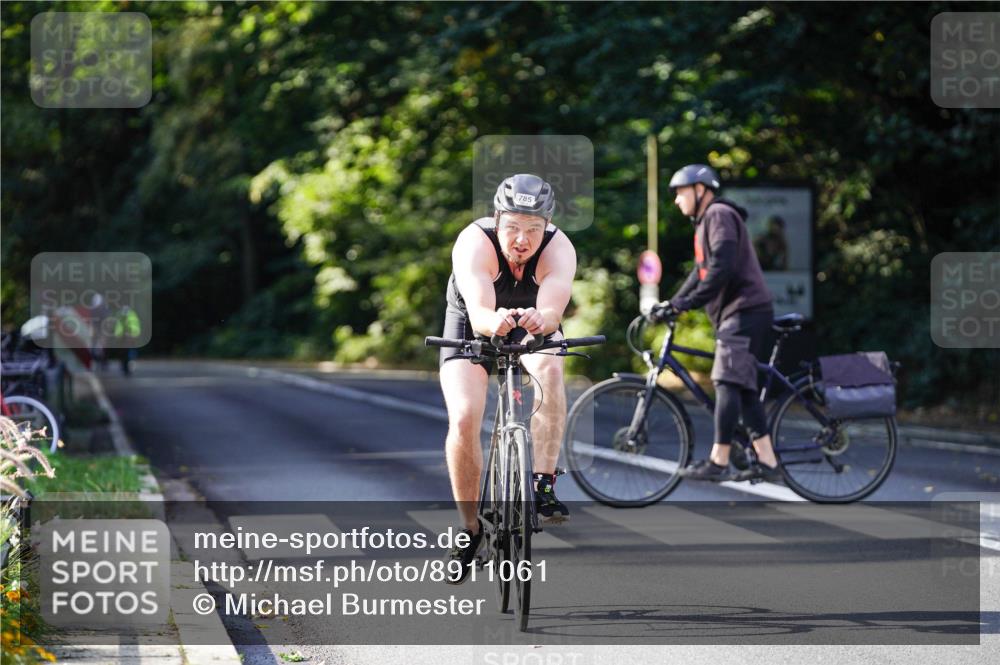 14.09.2025 - Stadtparktriathlon Michael Burmester http://msf.ph/oto/8911061 14.09.2025 10:59:37 Radfahren 698, 785 meine-sportfotos.de