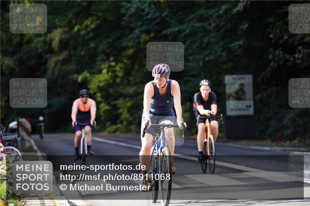 14.09.2025 - Stadtparktriathlon Michael Burmester http://msf.ph/oto/8911068 14.09.2025 11:00:06 Radfahren 678, 839, 858, 874, 894 meine-sportfotos.de
