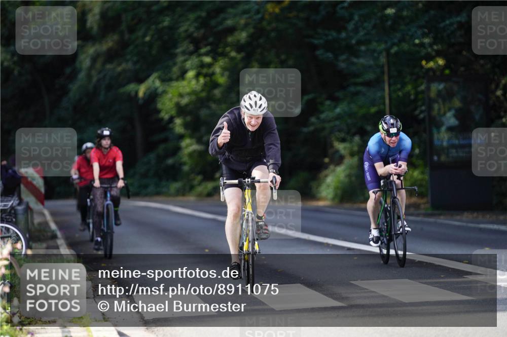 14.09.2025 - Stadtparktriathlon Michael Burmester http://msf.ph/oto/8911075 14.09.2025 11:00:26 Radfahren 829, 871, 878, 915 meine-sportfotos.de