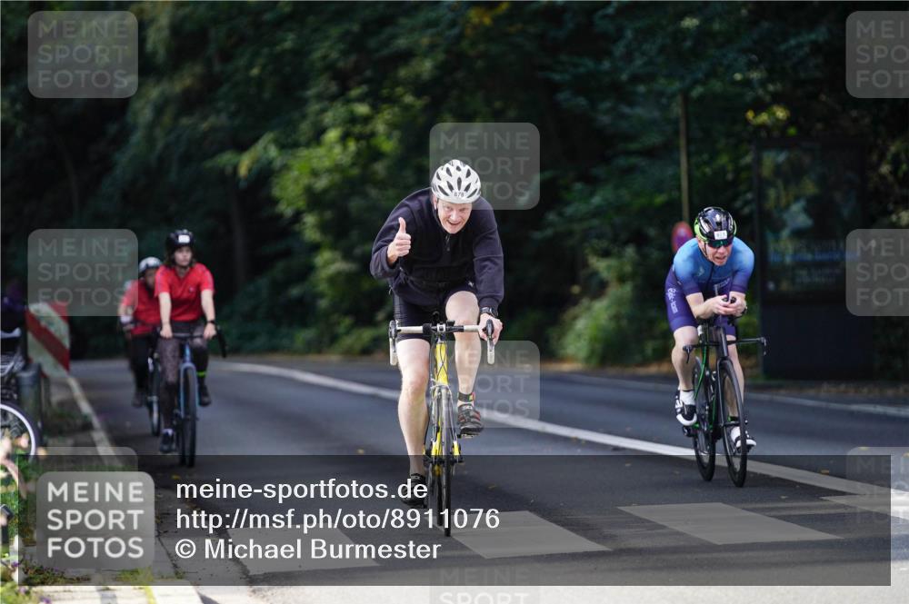 14.09.2025 - Stadtparktriathlon Michael Burmester http://msf.ph/oto/8911076 14.09.2025 11:00:26 Radfahren 829, 871, 878, 915 meine-sportfotos.de