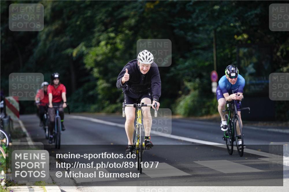 14.09.2025 - Stadtparktriathlon Michael Burmester http://msf.ph/oto/8911077 14.09.2025 11:00:26 Radfahren 829, 871, 878, 915 meine-sportfotos.de