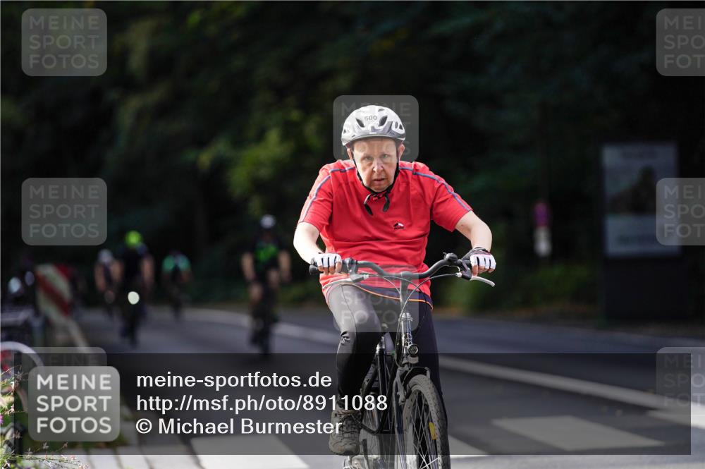 14.09.2025 - Stadtparktriathlon Michael Burmester http://msf.ph/oto/8911088 14.09.2025 11:00:35 Radfahren 600, 601, 643, 829, 838, 870, 915, 921 meine-sportfotos.de