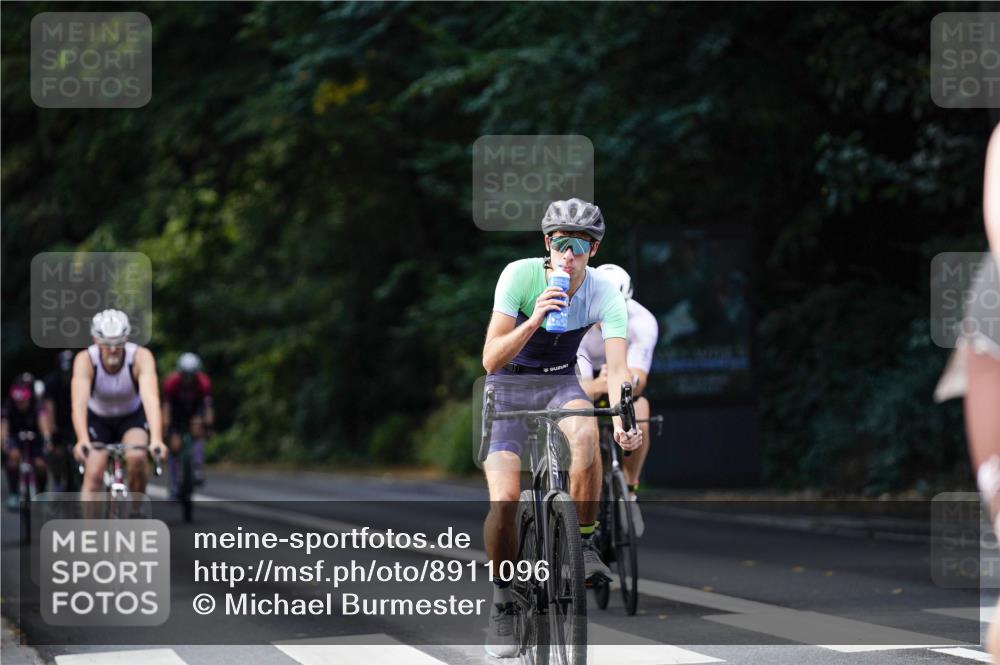 14.09.2025 - Stadtparktriathlon Michael Burmester http://msf.ph/oto/8911096 14.09.2025 11:00:43 Radfahren 600, 643, 716, 724, 730, 735, 793, 838, 865, 870, 918, 921 meine-sportfotos.de