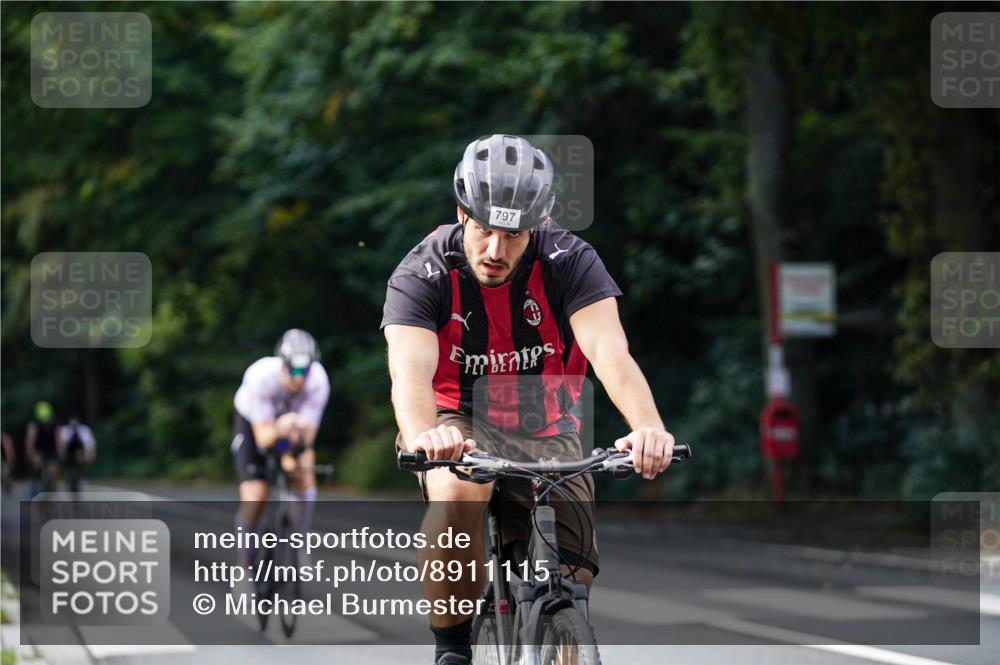 14.09.2025 - Stadtparktriathlon Michael Burmester http://msf.ph/oto/8911115 14.09.2025 11:01:04 Radfahren 758, 797, 806, 825, 843, 892, 895 meine-sportfotos.de