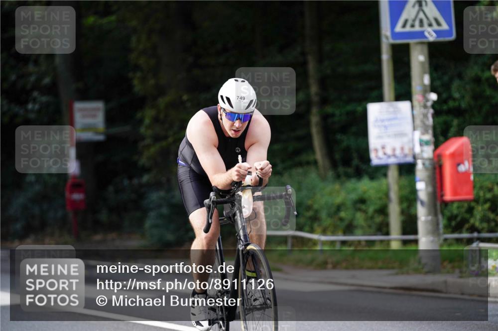 14.09.2025 - Stadtparktriathlon Michael Burmester http://msf.ph/oto/8911126 14.09.2025 11:01:17 Radfahren 749, 766, 806, 808, 876, 902 meine-sportfotos.de