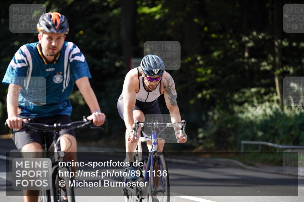 14.09.2025 - Stadtparktriathlon Michael Burmester http://msf.ph/oto/8911136 14.09.2025 11:01:32 Radfahren 728, 769, 772, 847, 901 meine-sportfotos.de