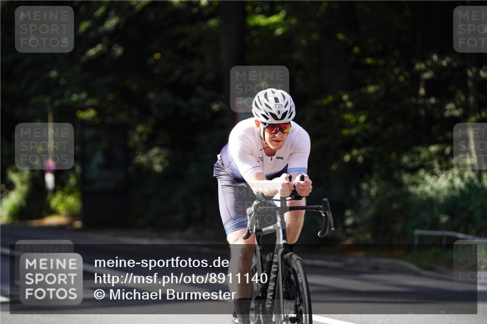 14.09.2025 - Stadtparktriathlon Michael Burmester http://msf.ph/oto/8911140 14.09.2025 11:01:34 Radfahren 728, 769, 772, 847, 880, 901 meine-sportfotos.de