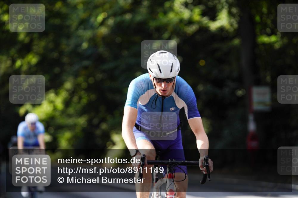 14.09.2025 - Stadtparktriathlon Michael Burmester http://msf.ph/oto/8911149 14.09.2025 11:01:49 Radfahren 663, 770, 787, 815, 823 meine-sportfotos.de