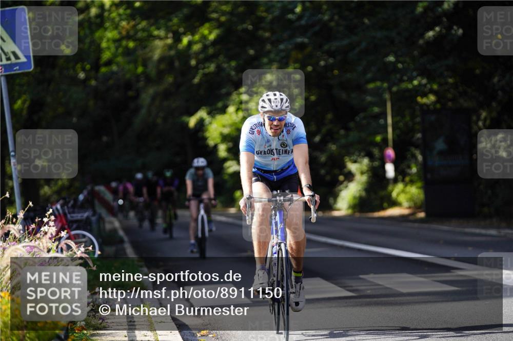 14.09.2025 - Stadtparktriathlon Michael Burmester http://msf.ph/oto/8911150 14.09.2025 11:01:50 Radfahren 663, 770, 787, 815, 823 meine-sportfotos.de