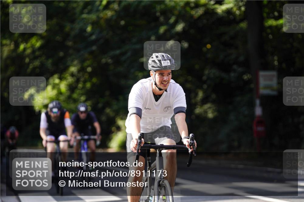 14.09.2025 - Stadtparktriathlon Michael Burmester http://msf.ph/oto/8911173 14.09.2025 11:02:06 Radfahren 736, 779, 780, 790, 822, 842, 868, 875, 900 meine-sportfotos.de