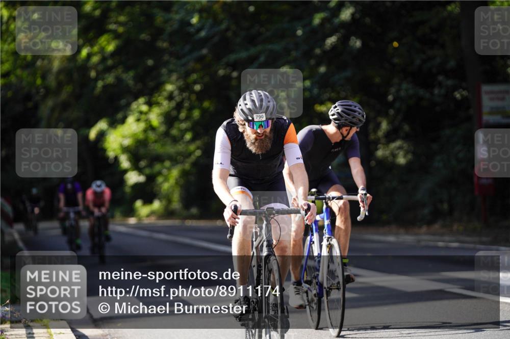 14.09.2025 - Stadtparktriathlon Michael Burmester http://msf.ph/oto/8911174 14.09.2025 11:02:07 Radfahren 729, 779, 780, 790, 822, 842, 868, 875, 900 meine-sportfotos.de