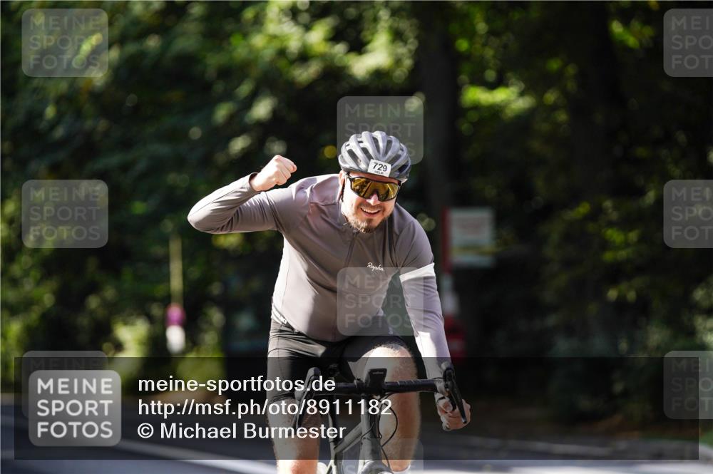 14.09.2025 - Stadtparktriathlon Michael Burmester http://msf.ph/oto/8911182 14.09.2025 11:02:15 Radfahren 682, 729, 732, 780, 875 meine-sportfotos.de