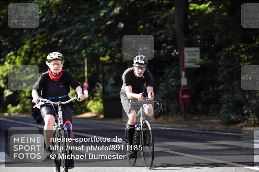 14.09.2025 - Stadtparktriathlon Michael Burmester http://msf.ph/oto/8911185 14.09.2025 11:02:18 Radfahren 682, 729, 732, 761, 890, 916 meine-sportfotos.de