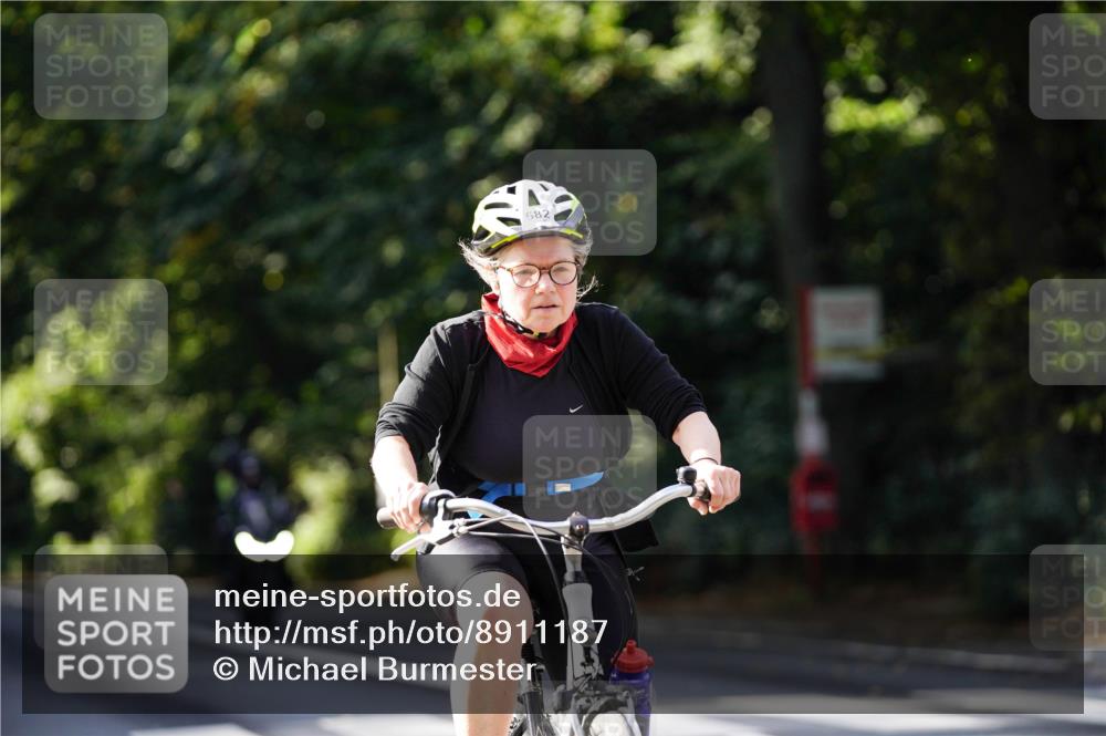 14.09.2025 - Stadtparktriathlon Michael Burmester http://msf.ph/oto/8911187 14.09.2025 11:02:19 Radfahren 682, 729, 732, 761, 890, 916 meine-sportfotos.de
