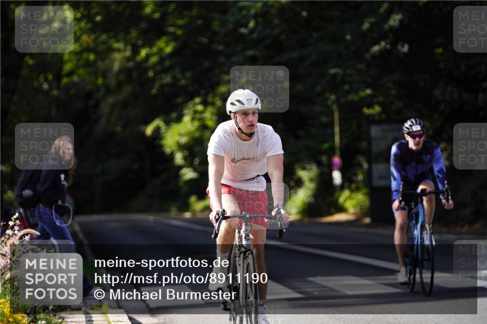 14.09.2025 - Stadtparktriathlon Michael Burmester http://msf.ph/oto/8911190 14.09.2025 11:02:25 Radfahren 682, 732, 761, 890, 916 meine-sportfotos.de