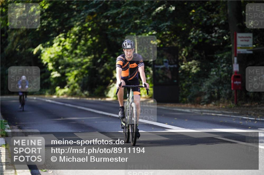 14.09.2025 - Stadtparktriathlon Michael Burmester http://msf.ph/oto/8911194 14.09.2025 11:02:41 Radfahren 734, 851 meine-sportfotos.de