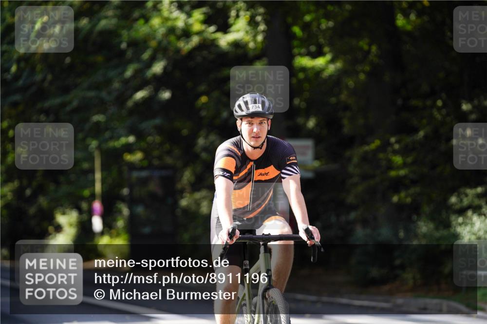 14.09.2025 - Stadtparktriathlon Michael Burmester http://msf.ph/oto/8911196 14.09.2025 11:02:42 Radfahren 734, 851 meine-sportfotos.de