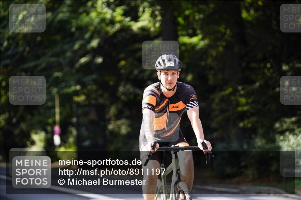 14.09.2025 - Stadtparktriathlon Michael Burmester http://msf.ph/oto/8911197 14.09.2025 11:02:43 Radfahren 734, 851 meine-sportfotos.de