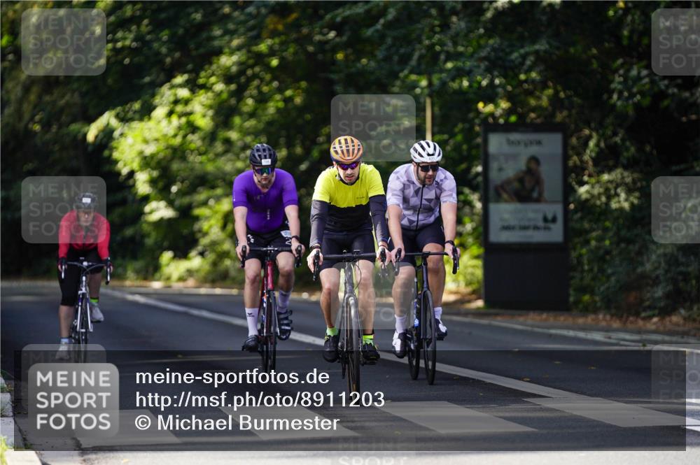 14.09.2025 - Stadtparktriathlon Michael Burmester http://msf.ph/oto/8911203 14.09.2025 11:02:55 Radfahren 631, 762, 786, 831 meine-sportfotos.de