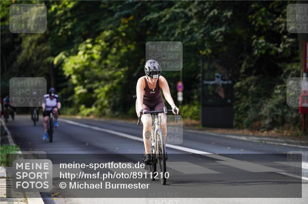 14.09.2025 - Stadtparktriathlon Michael Burmester http://msf.ph/oto/8911210 14.09.2025 11:03:09 Radfahren 646, 708, 877, 888 meine-sportfotos.de