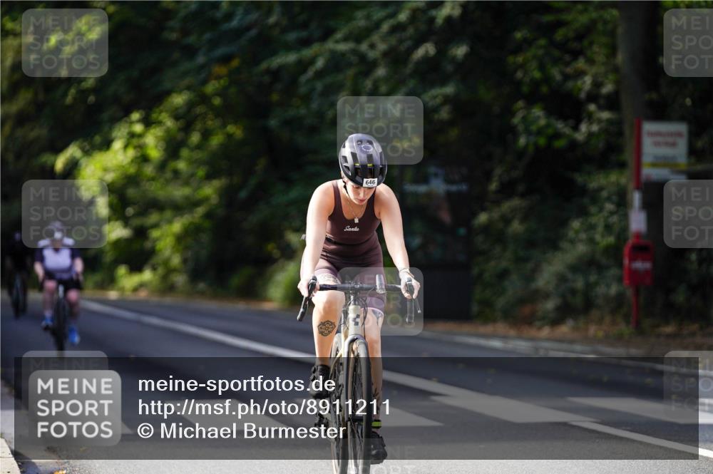 14.09.2025 - Stadtparktriathlon Michael Burmester http://msf.ph/oto/8911211 14.09.2025 11:03:10 Radfahren 646, 708, 849, 877, 888 meine-sportfotos.de