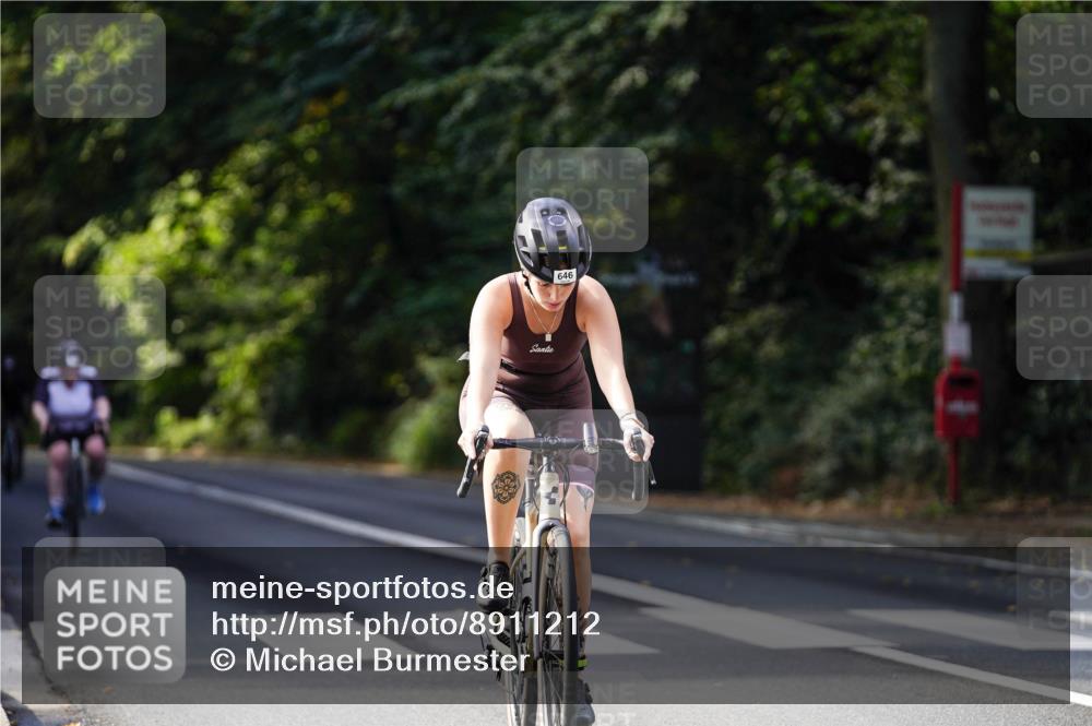 14.09.2025 - Stadtparktriathlon Michael Burmester http://msf.ph/oto/8911212 14.09.2025 11:03:10 Radfahren 646, 708, 849, 877, 888 meine-sportfotos.de
