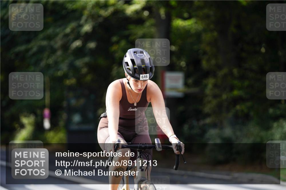 14.09.2025 - Stadtparktriathlon Michael Burmester http://msf.ph/oto/8911213 14.09.2025 11:03:11 Radfahren 646, 708, 849, 877, 888 meine-sportfotos.de