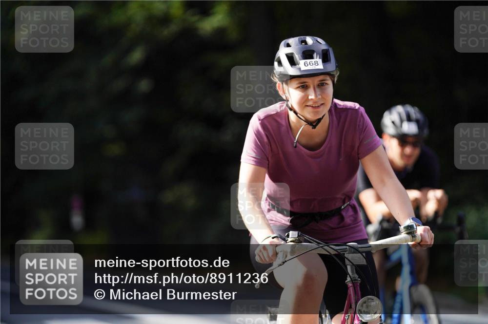 14.09.2025 - Stadtparktriathlon Michael Burmester http://msf.ph/oto/8911236 14.09.2025 11:03:36 Radfahren 668, 760, 767, 792, 817 meine-sportfotos.de
