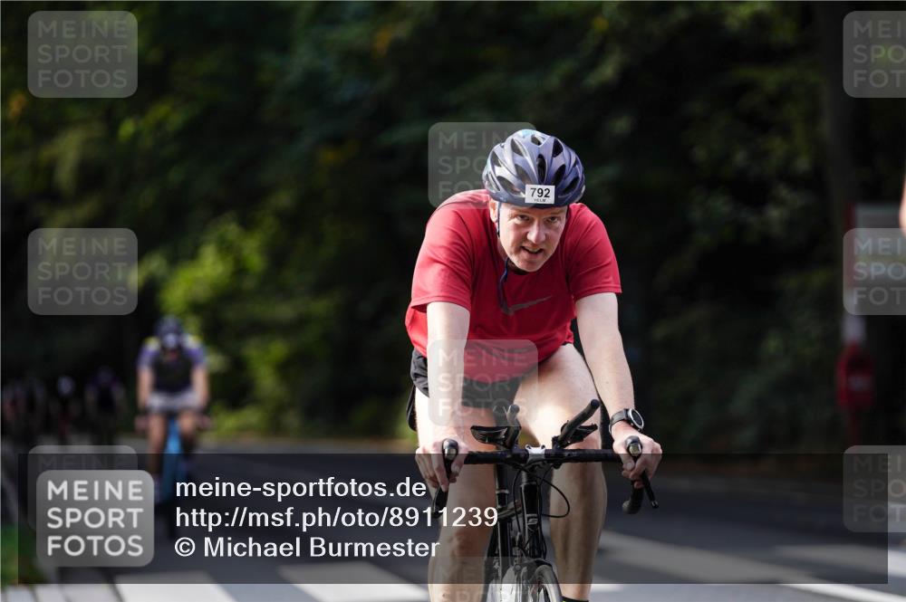 14.09.2025 - Stadtparktriathlon Michael Burmester http://msf.ph/oto/8911239 14.09.2025 11:03:44 Radfahren 740, 760, 765, 767, 781, 792, 798, 909 meine-sportfotos.de