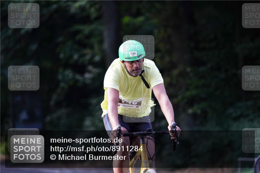 14.09.2025 - Stadtparktriathlon Michael Burmester http://msf.ph/oto/8911284 14.09.2025 11:04:39 Radfahren 627, 746, 754, 807, 824, 905 meine-sportfotos.de