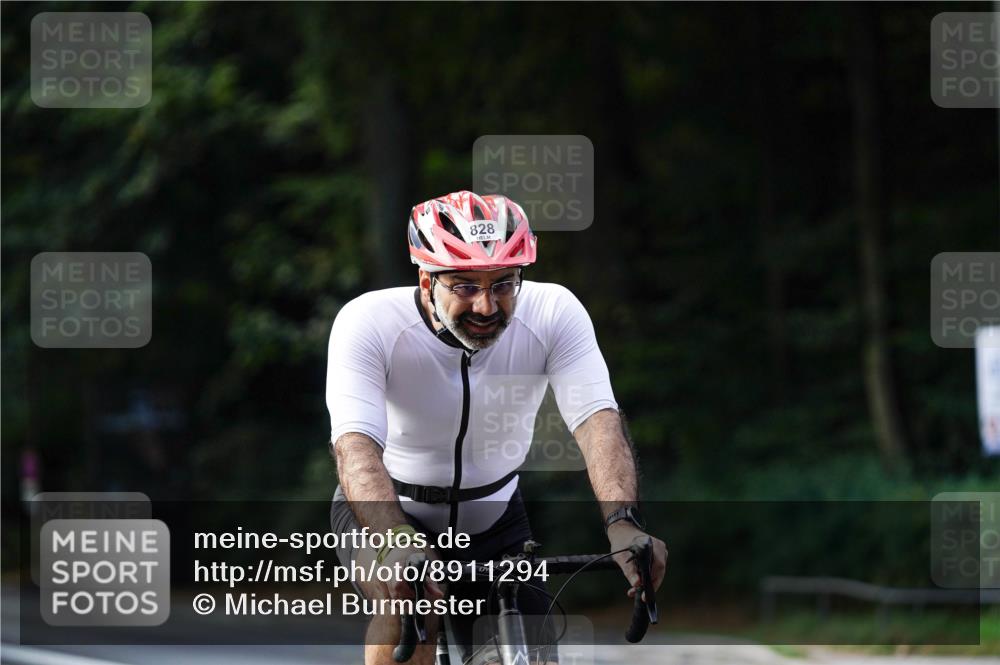 14.09.2025 - Stadtparktriathlon Michael Burmester http://msf.ph/oto/8911294 14.09.2025 11:04:55 Radfahren 737, 826, 828 meine-sportfotos.de