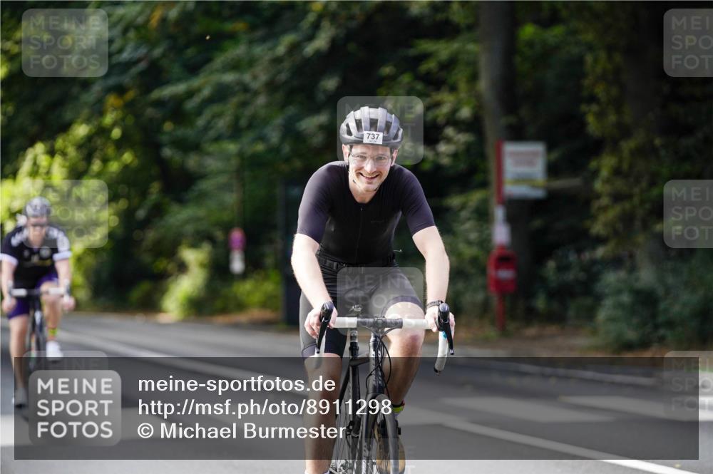 14.09.2025 - Stadtparktriathlon Michael Burmester http://msf.ph/oto/8911298 14.09.2025 11:05:03 Radfahren 737, 776, 826, 852, 867, 891, 919 meine-sportfotos.de